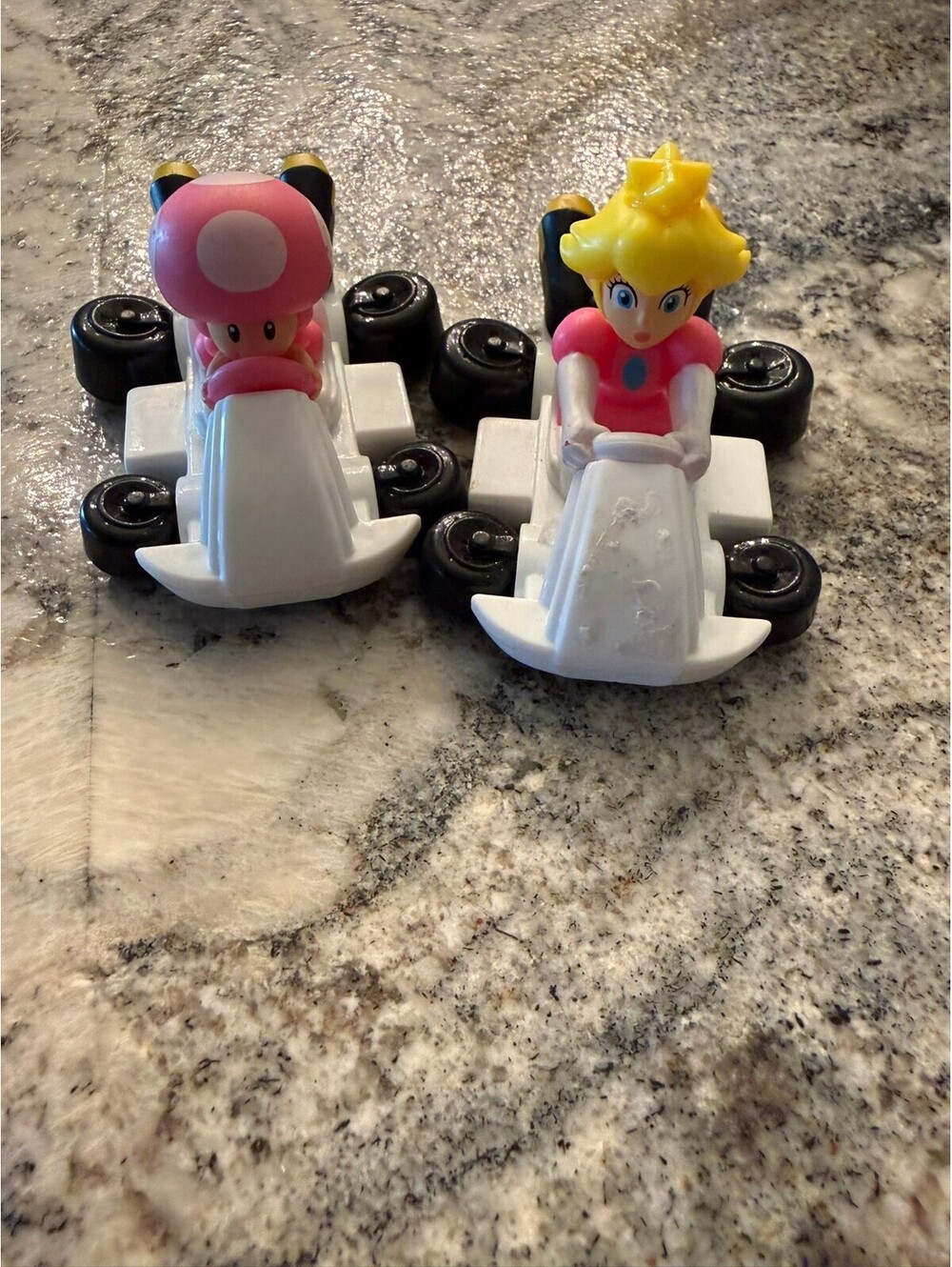 Mario Kart 8 Deluxe Character Mini Figures - Princess Peach and Toadette in Kart